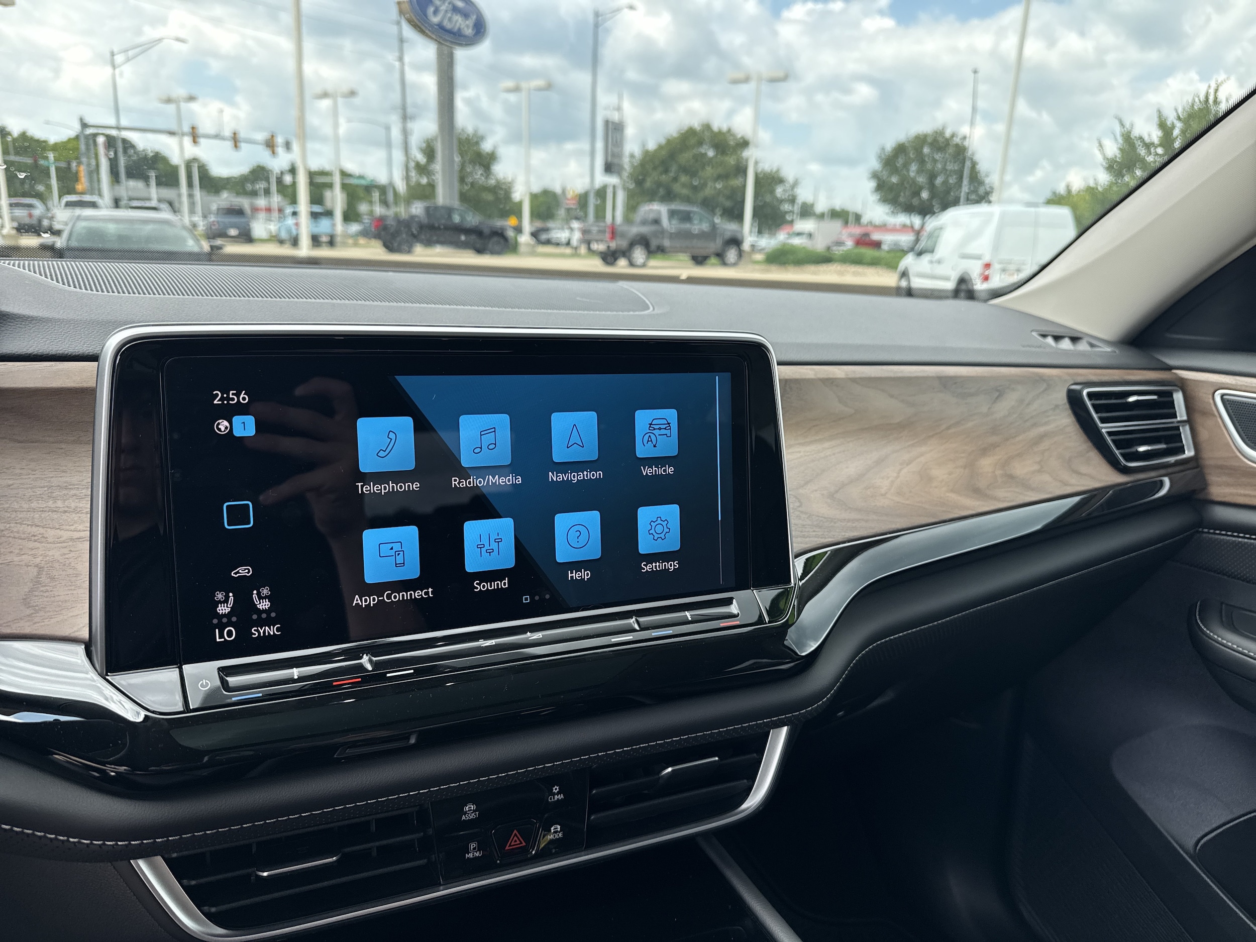 2026 Volkswagen Atlas SE w/Tech - Photo 19