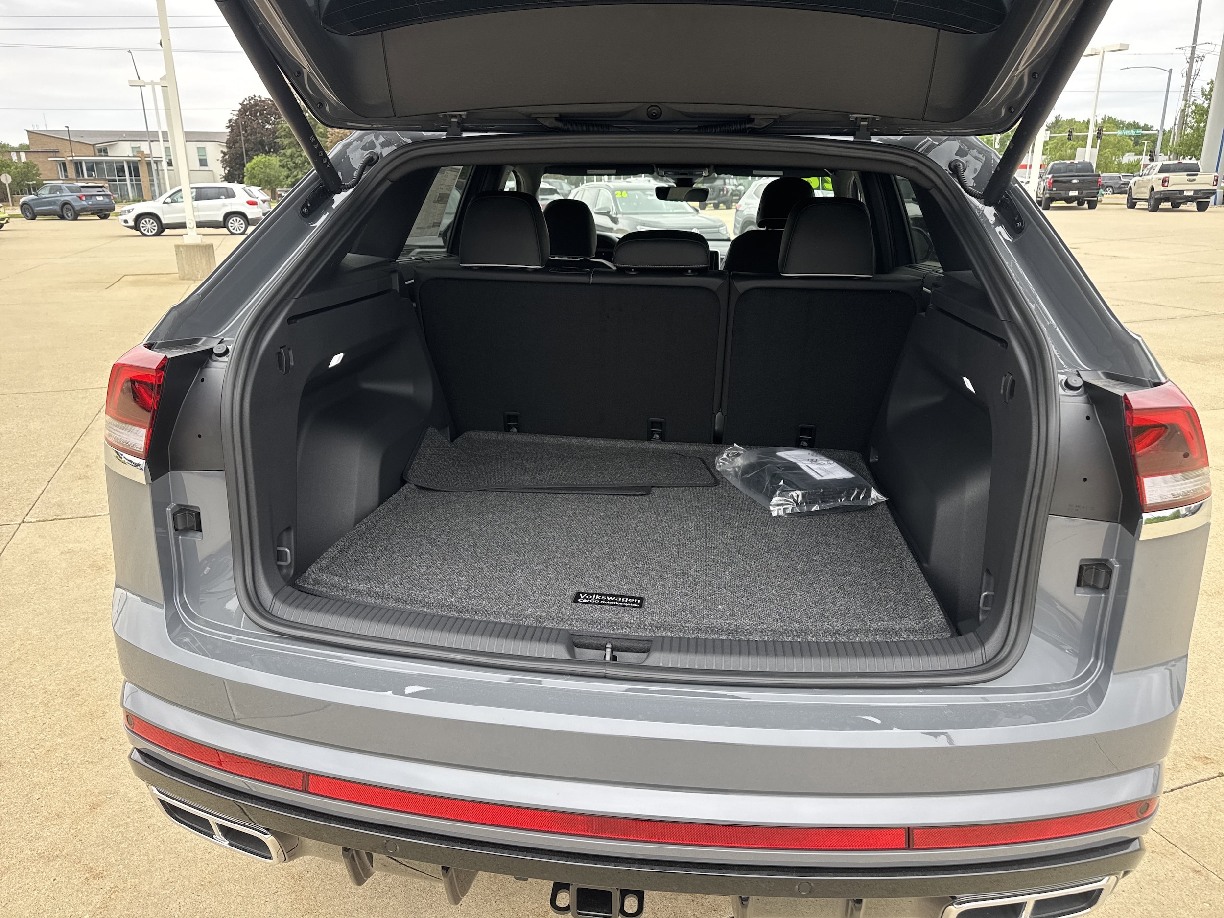 2026 Volkswagen Atlas Cross Sport SEL Premium R-LINE - Photo 8