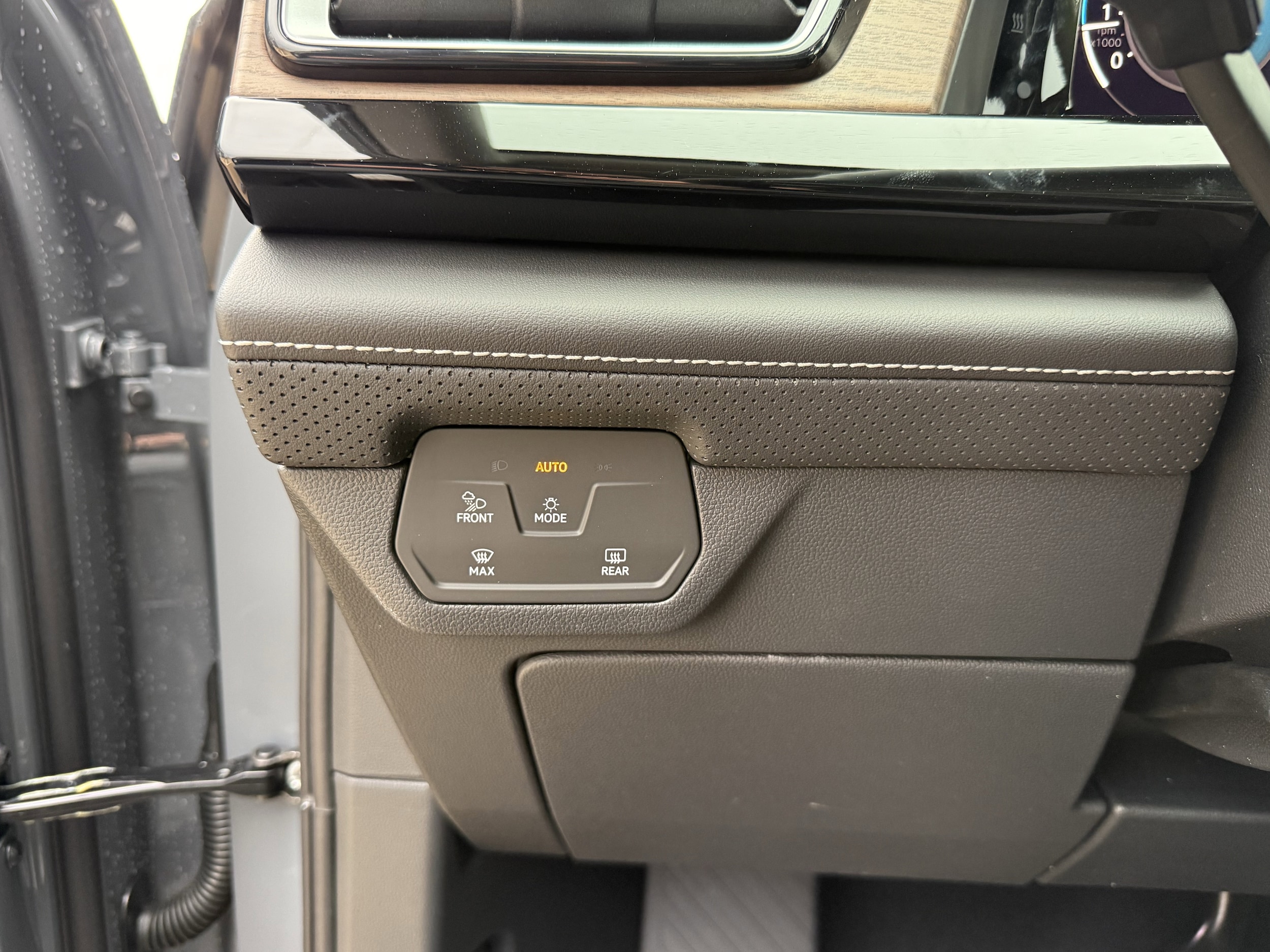 2026 Volkswagen Atlas SE w/Tech - Photo 14