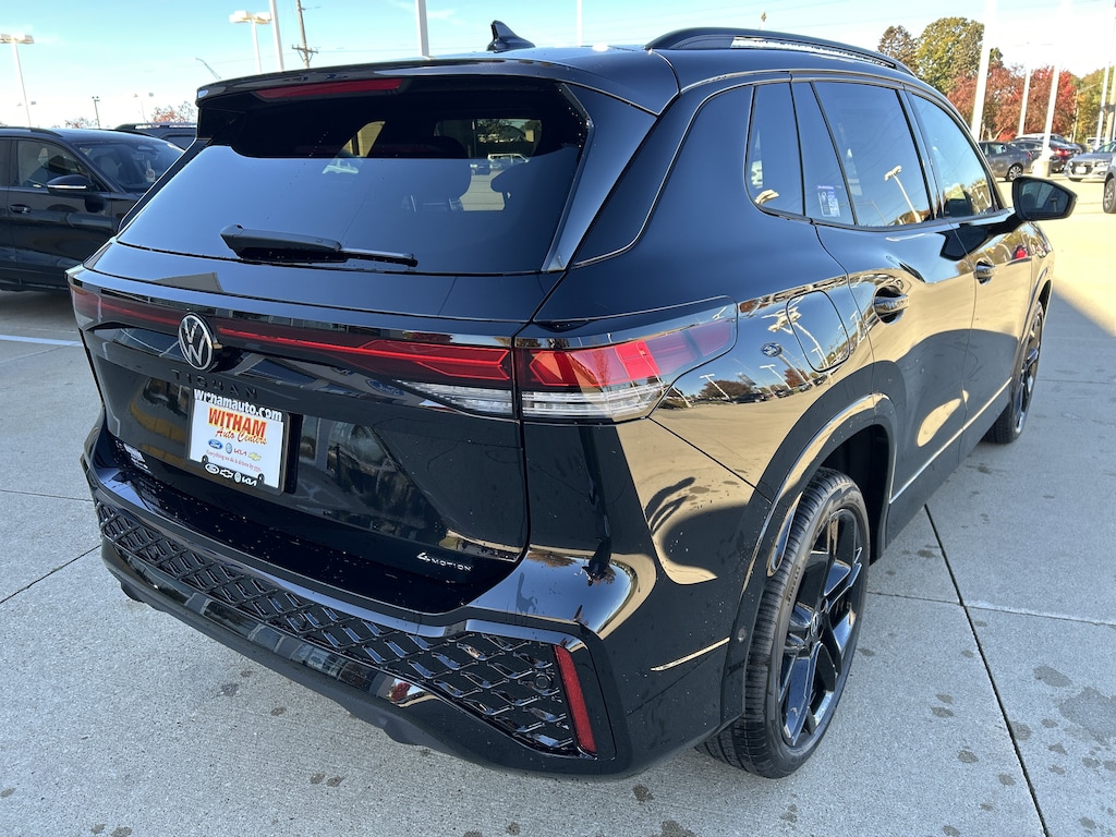 New 2026 Volkswagen Tiguan SE R-Line Black 2.0T SE R-Line Black 4MOTION