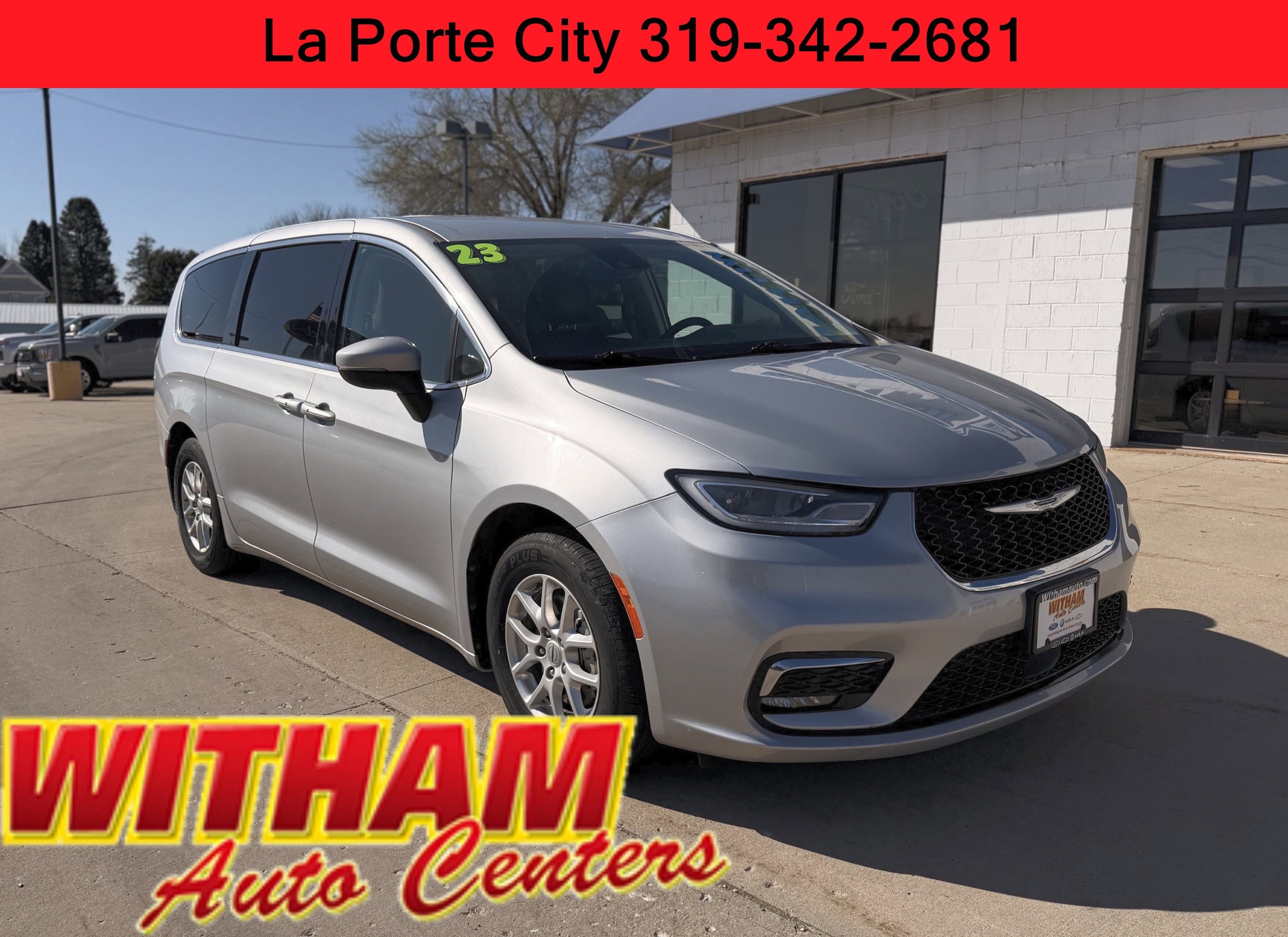 2023 Chrysler Pacifica Touring L's photo