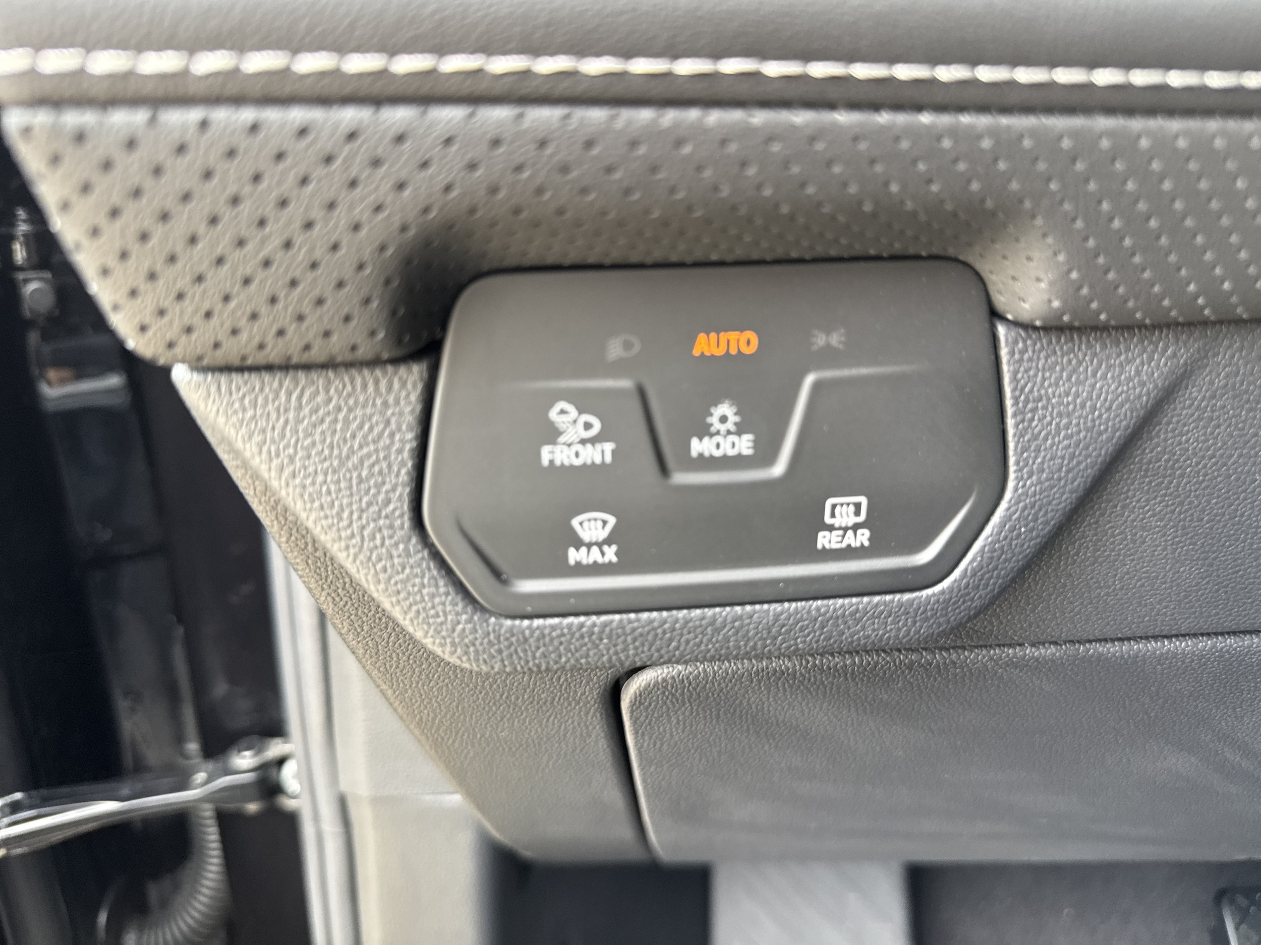 2026 Volkswagen Atlas SE w/Tech - Photo 15