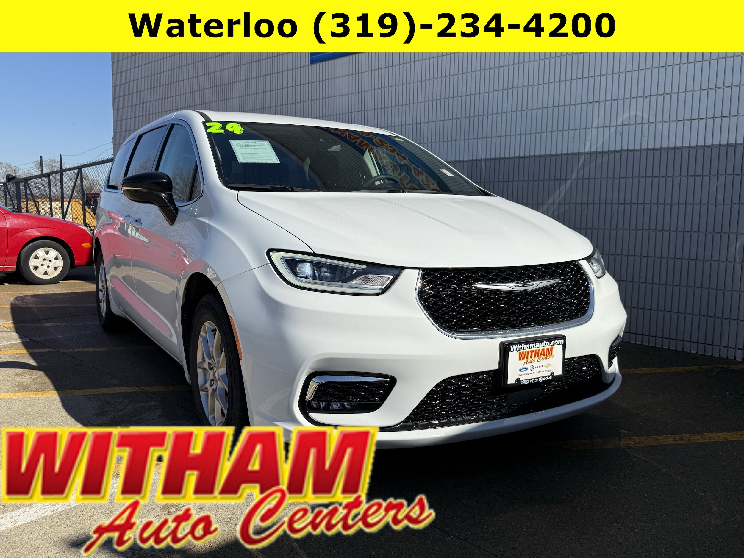 2024 Chrysler Pacifica Touring L's photo