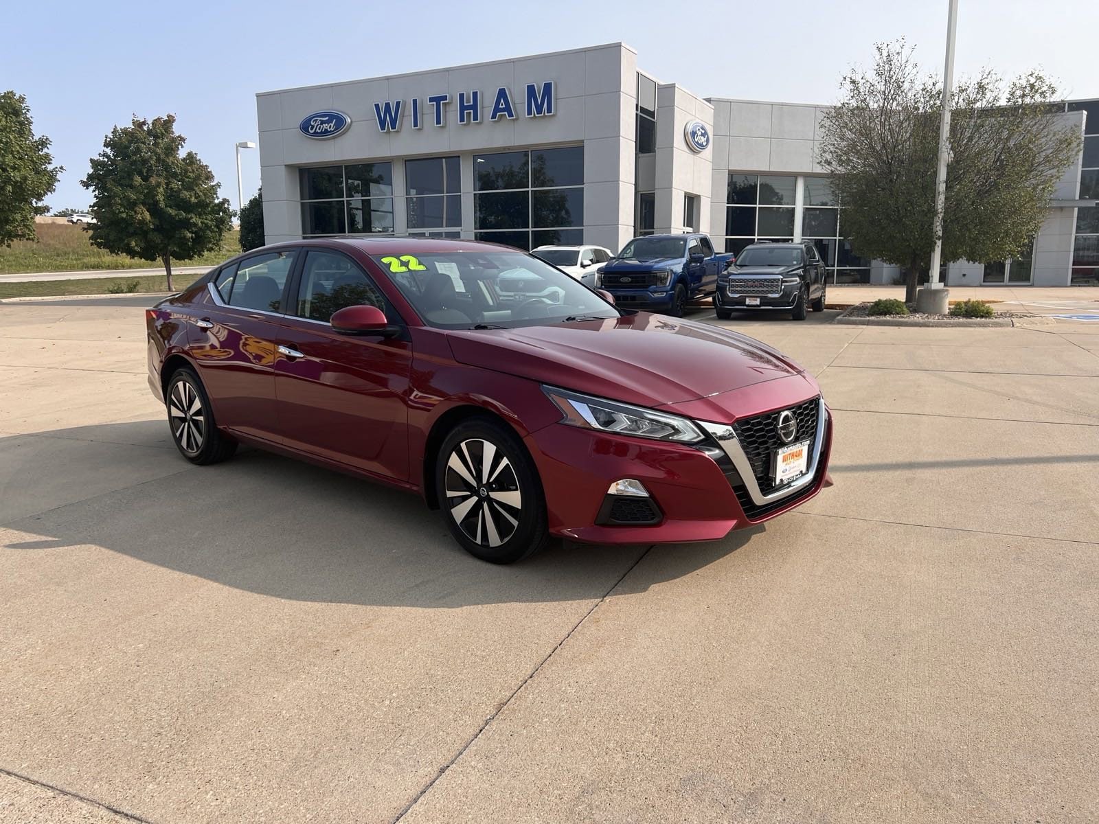 Used 2022 Nissan Altima SV with VIN 1N4BL4DW9NN341497 for sale in Cedar Falls, IA