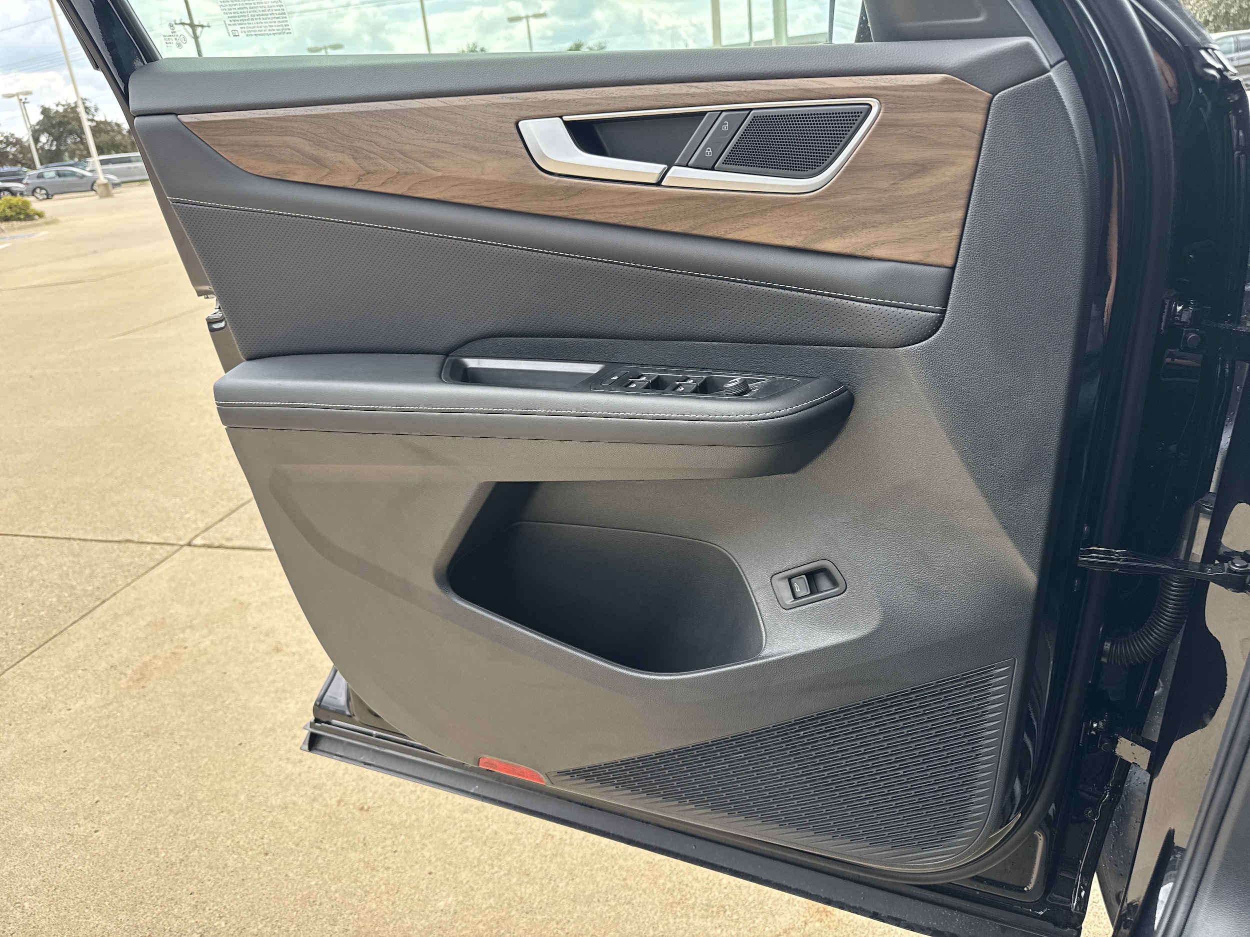 2026 Volkswagen Atlas SE w/Tech - Photo 13