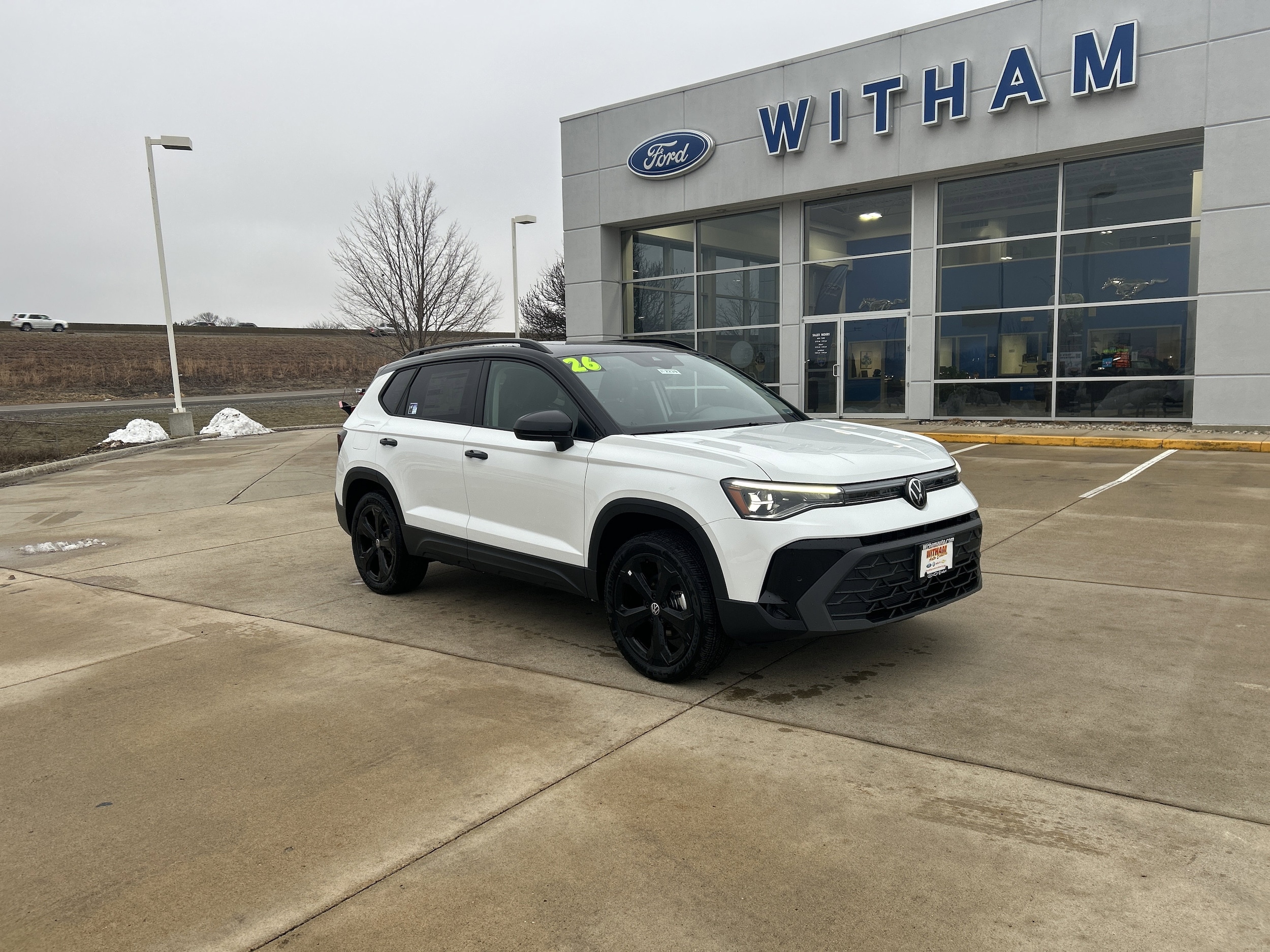 2026 Volkswagen Taos SE Black's photo