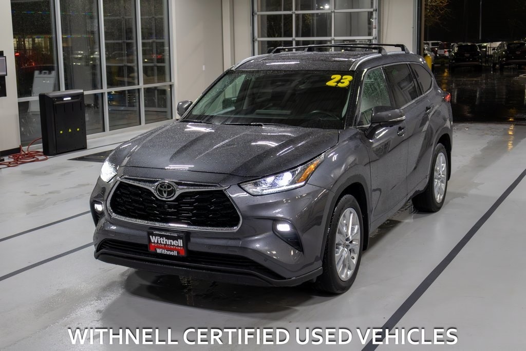 2023 Toyota Highlander Limited's photo