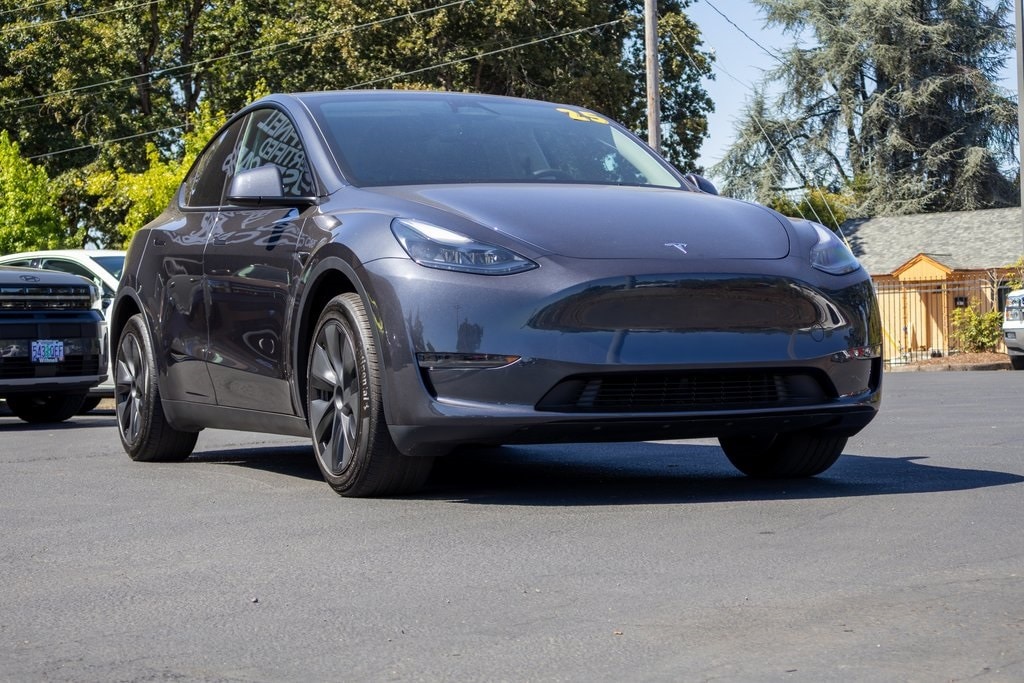 Used 2025 Tesla Model Y Long Range with VIN 7SAYGDEE6SA336511 for sale in Salem, OR