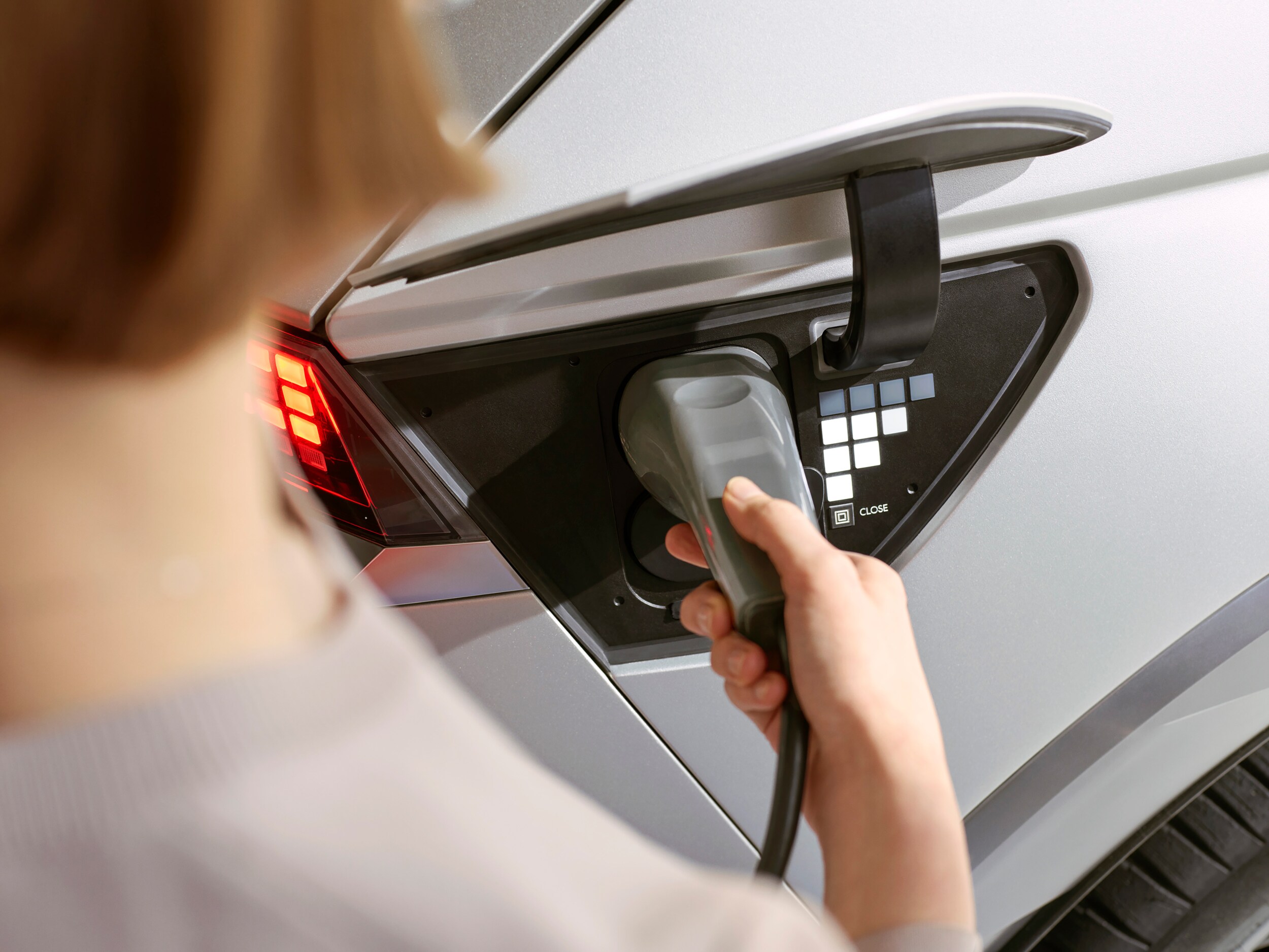 Electric vehicle charging port