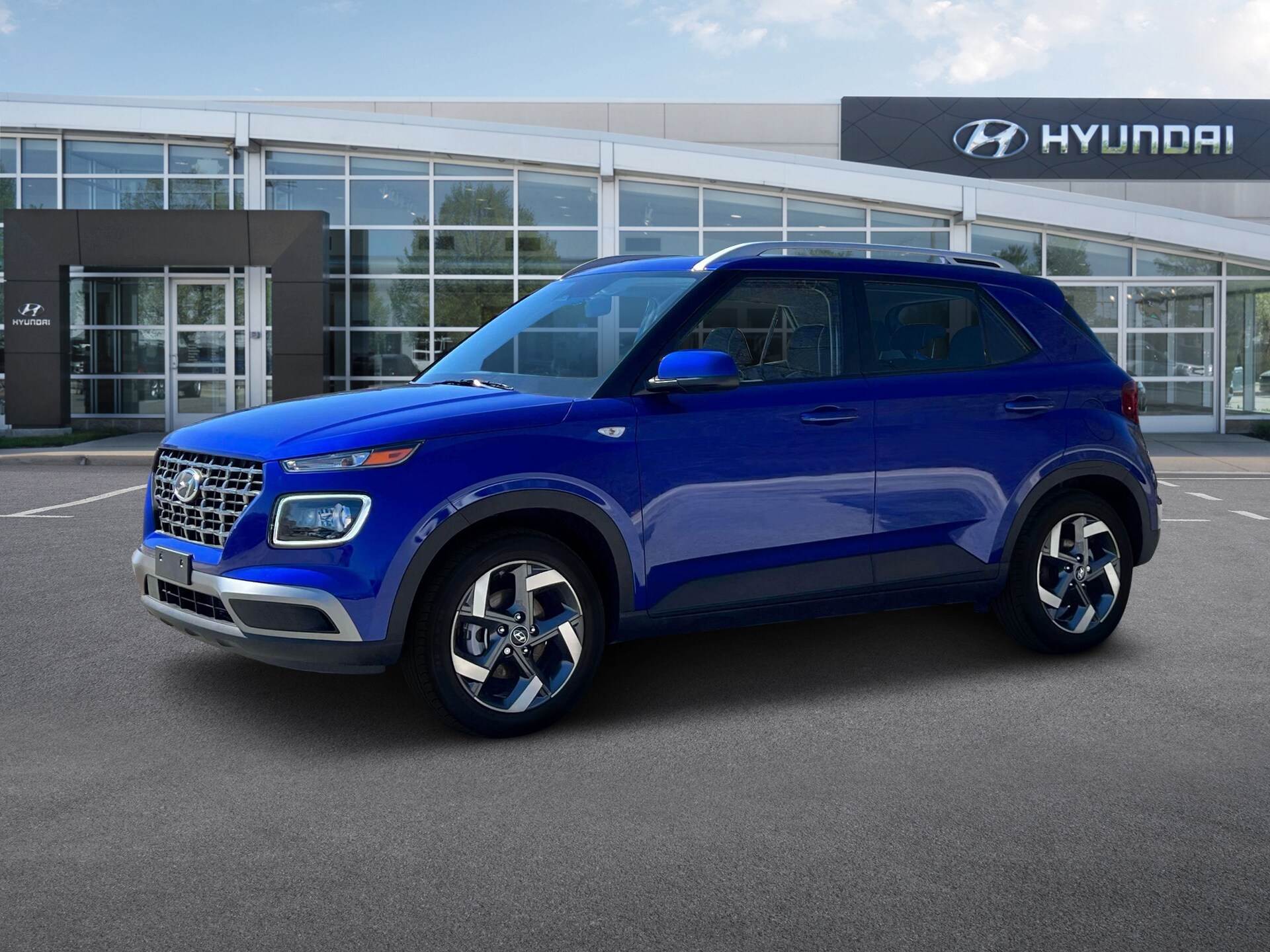 2025 Hyundai Venue Limited photo 2