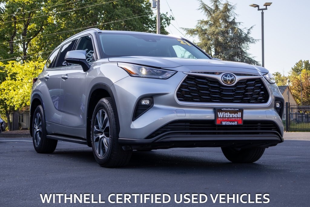 2021 Toyota Highlander XLE photo 2