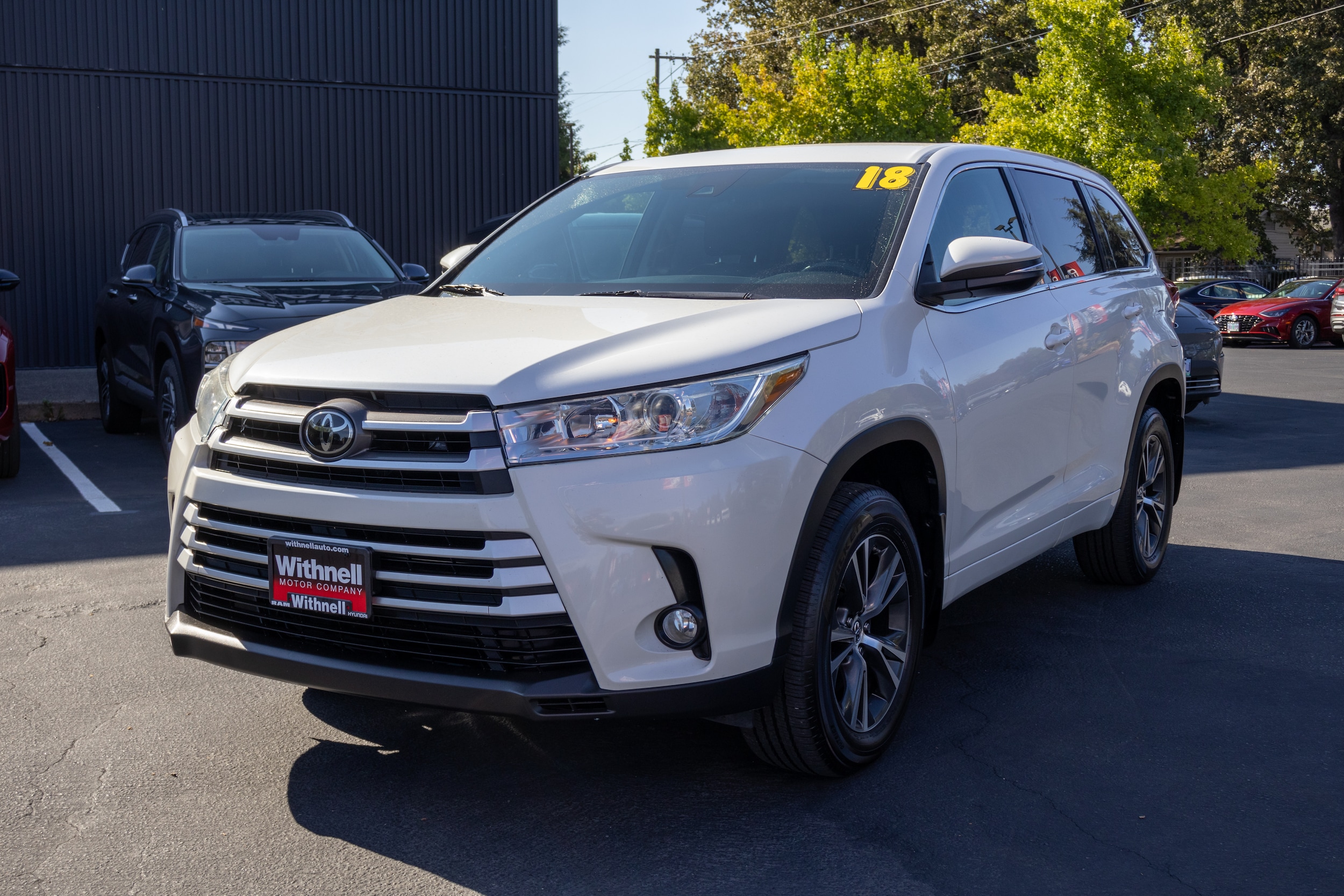 Used 2018 Toyota Highlander LE Plus with VIN 5TDBZRFH9JS805803 for sale in Salem, OR