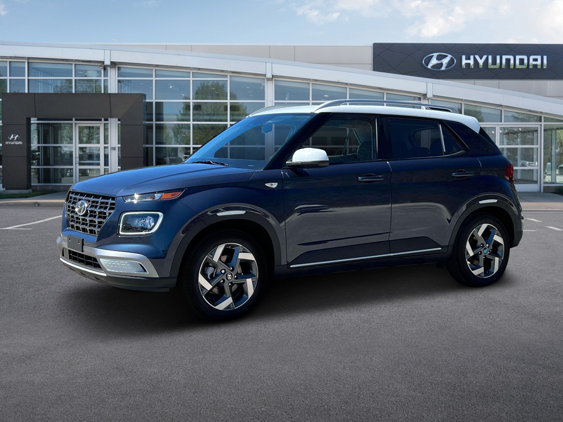 2025 Hyundai Venue Limited photo 2