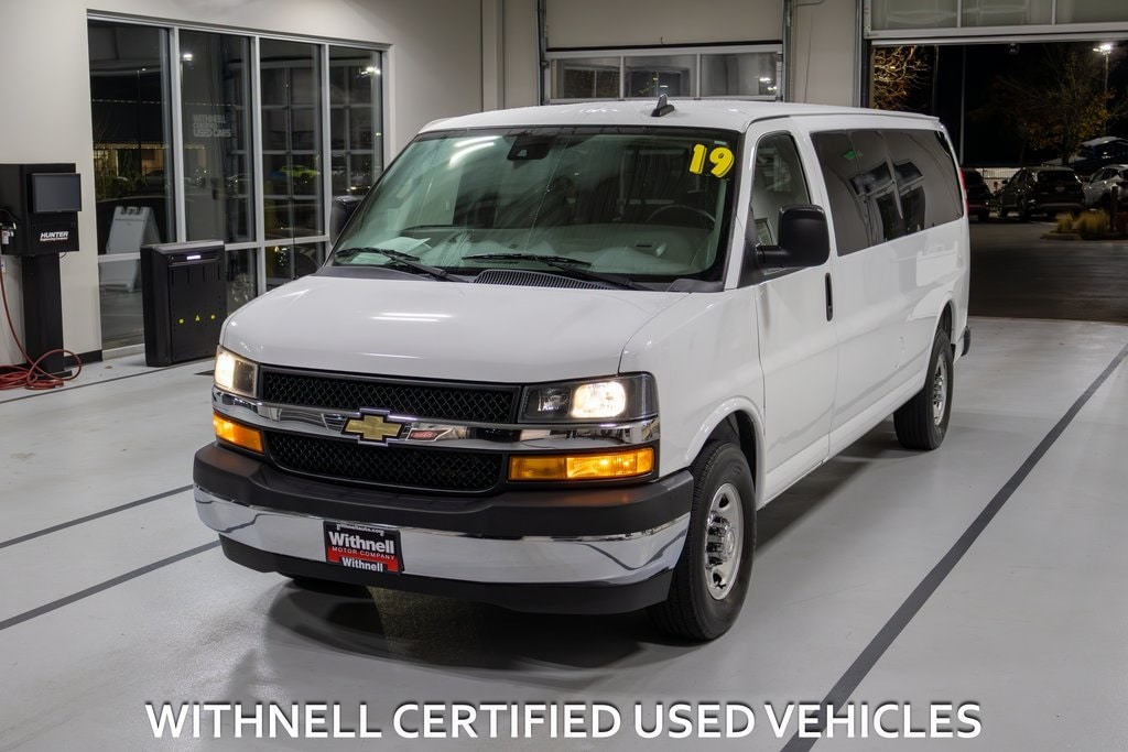 2019 Chevrolet Express Passenger LT's photo