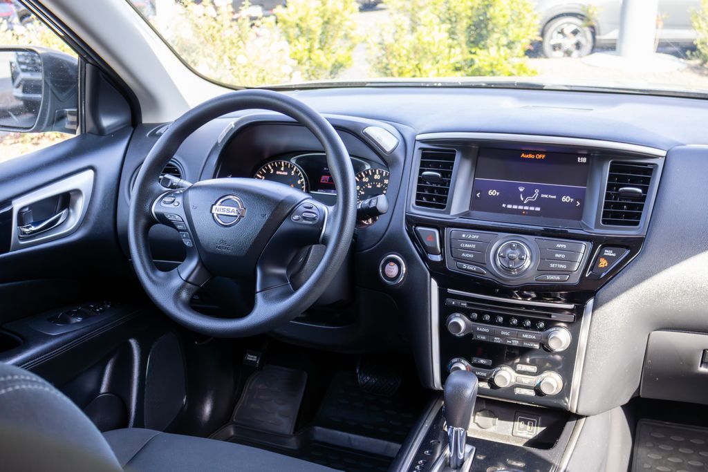 2019 Nissan Pathfinder S - Photo 11