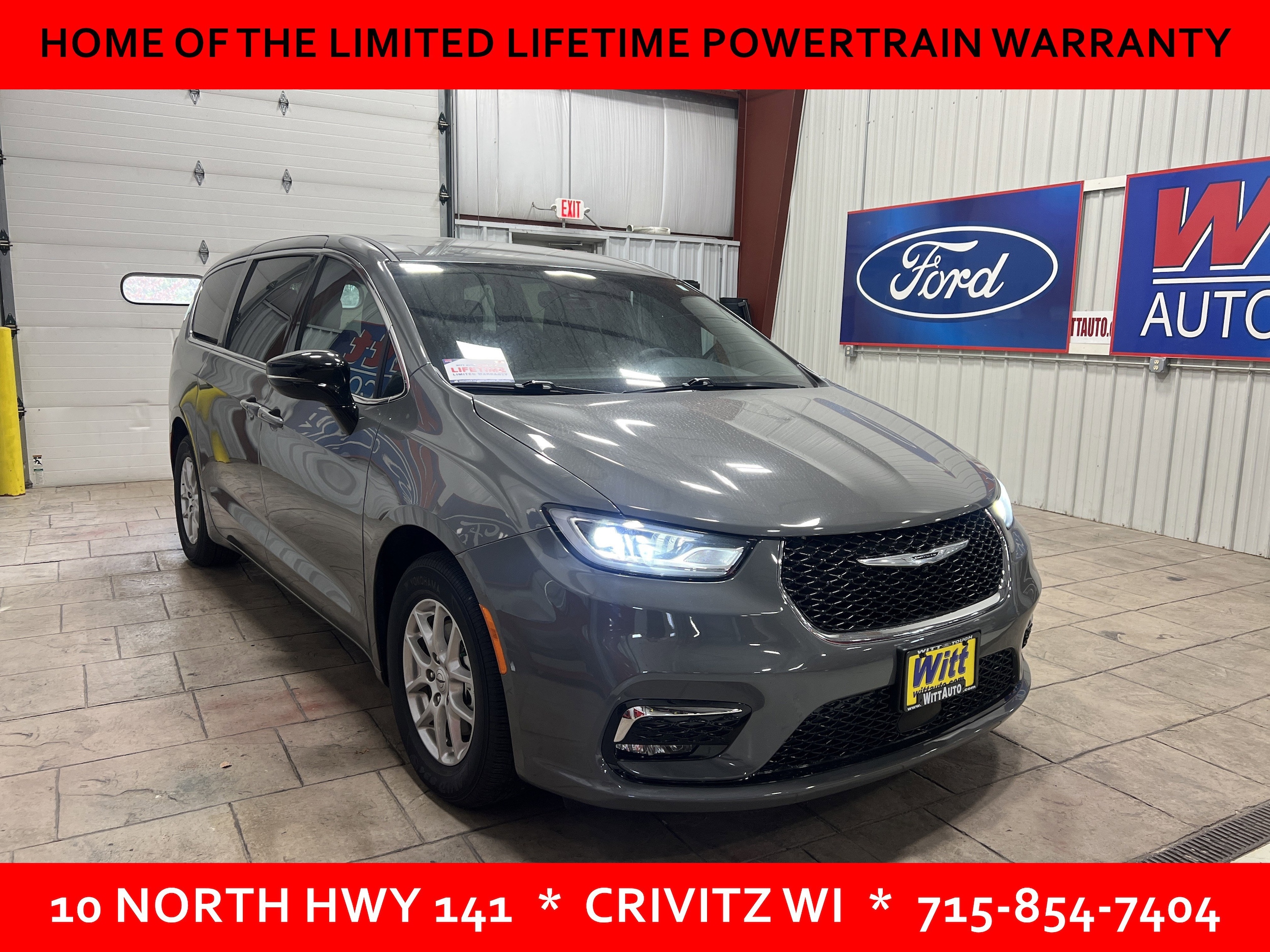 2025 Chrysler Pacifica Select's photo