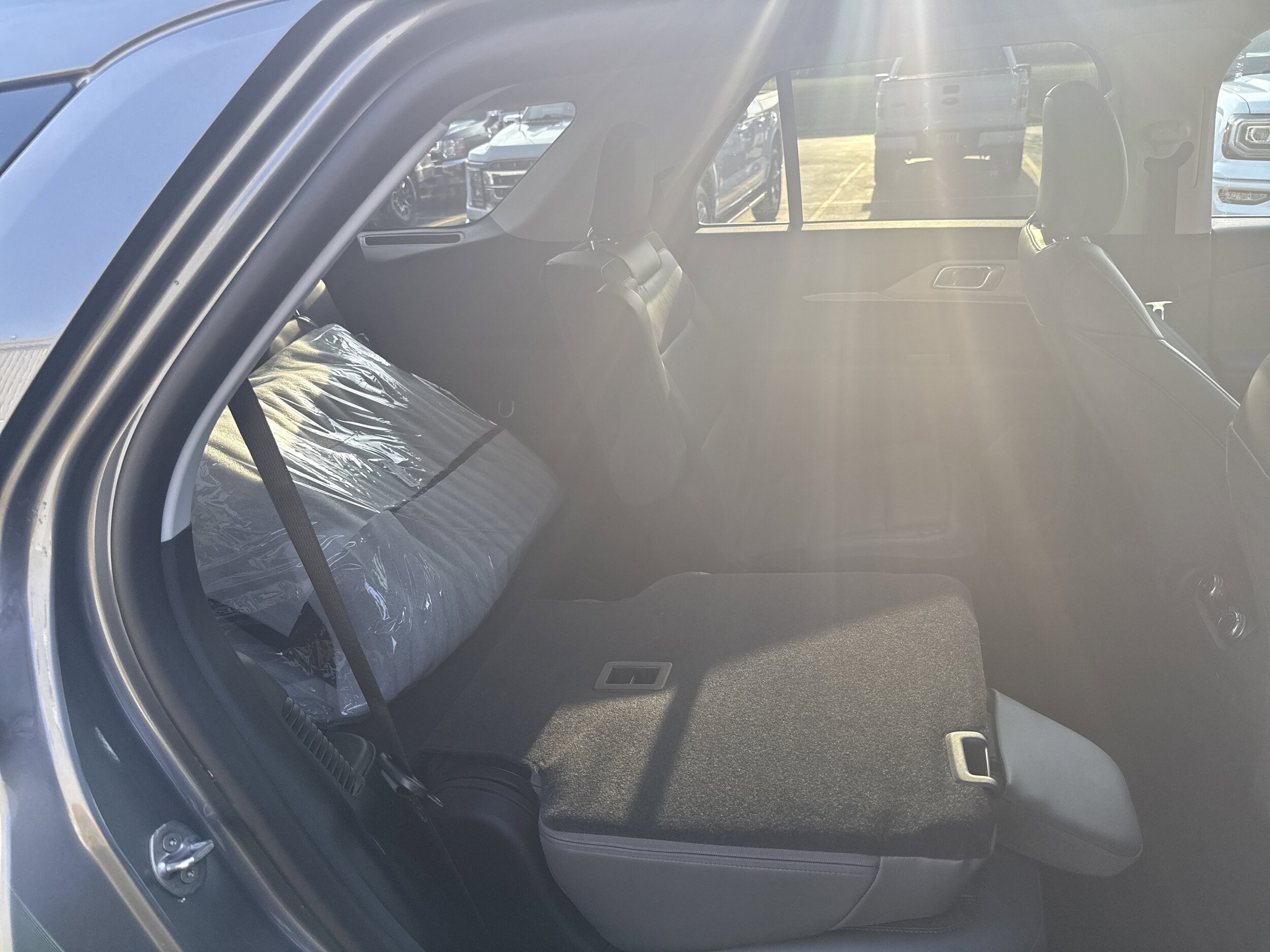 2025 Ford Explorer photo 3