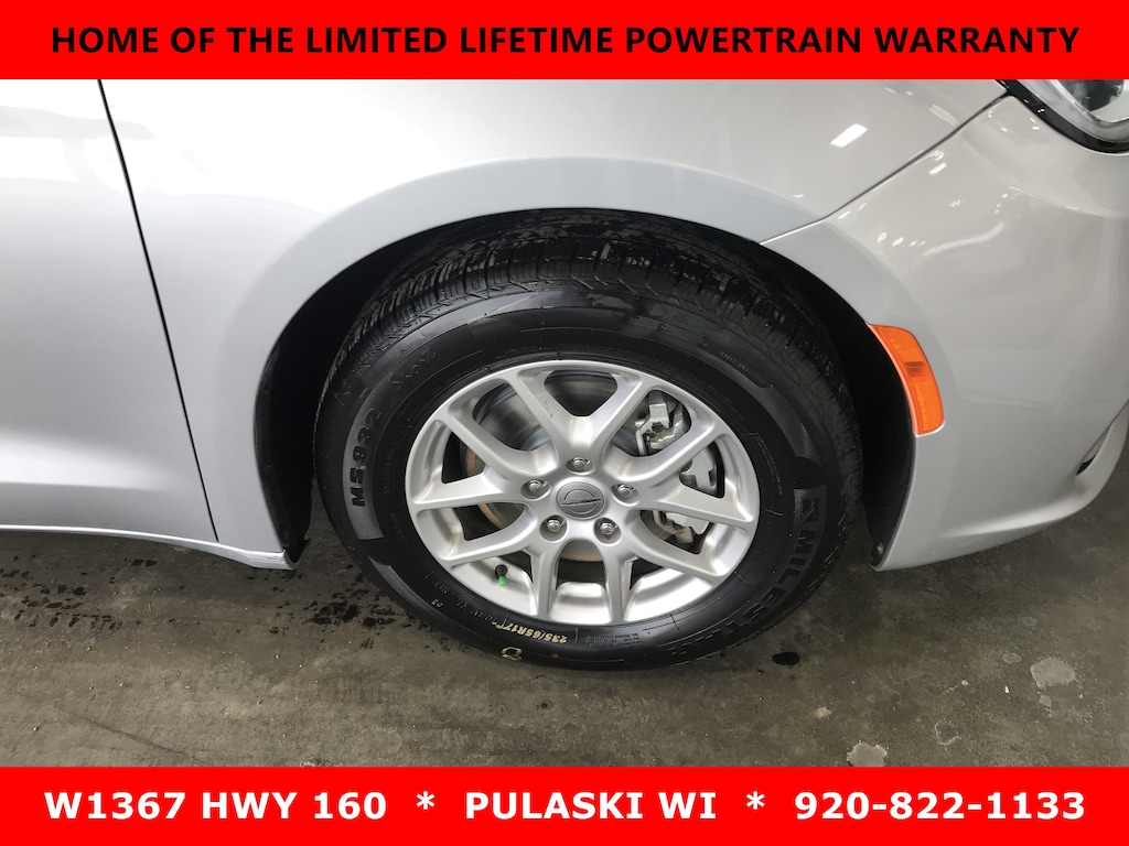 Used 2024 Chrysler Pacifica Touring L Mini-Van