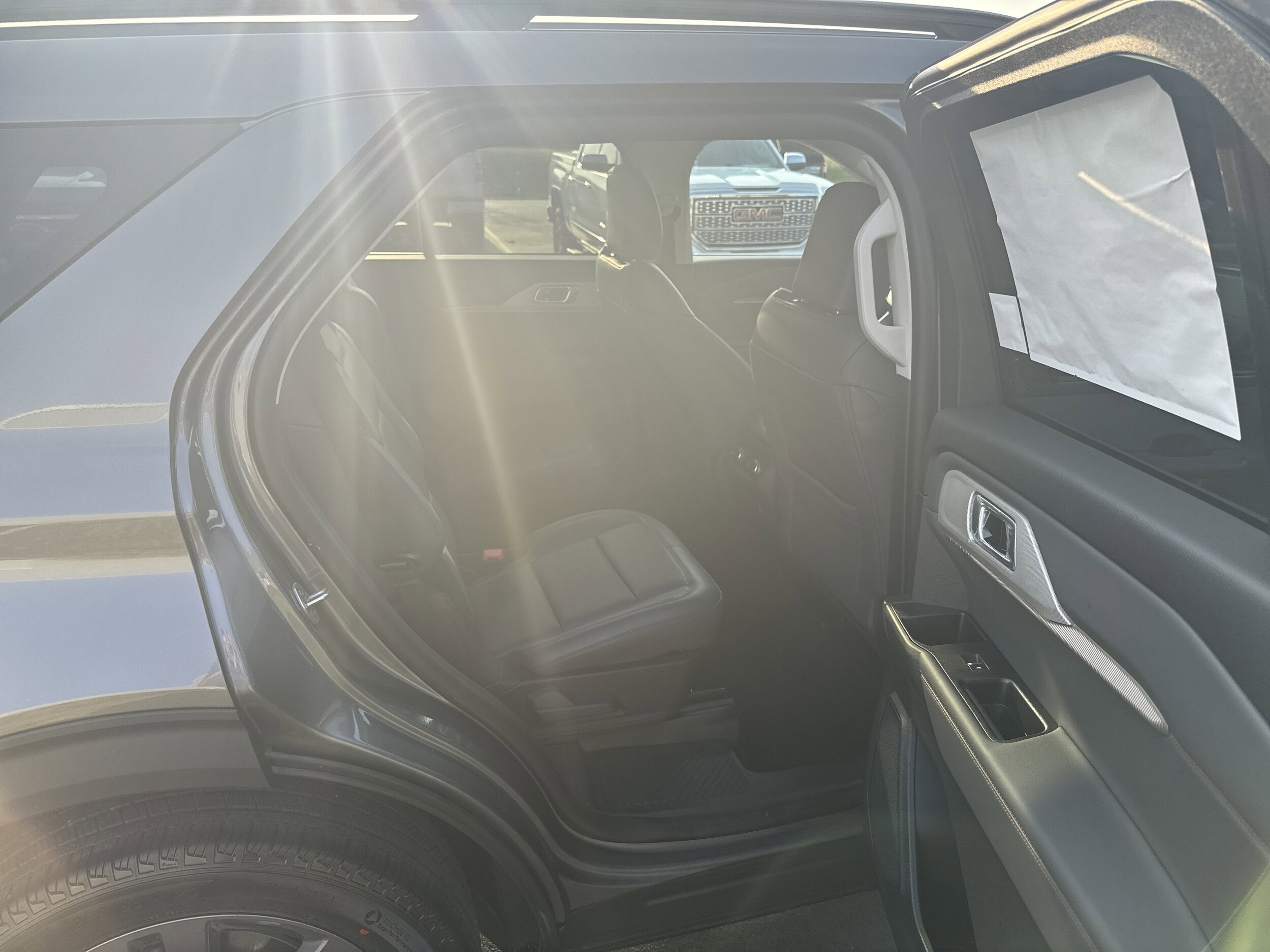 2025 Ford Explorer photo 2