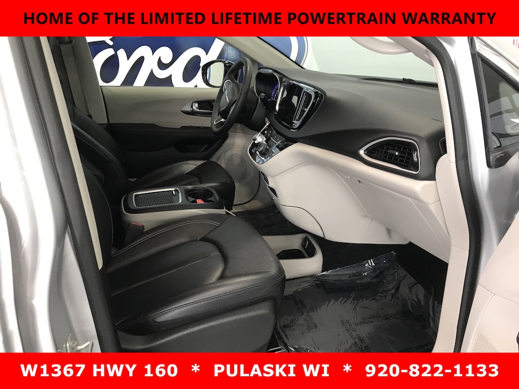 Used 2024 Chrysler Pacifica Touring L Mini-Van