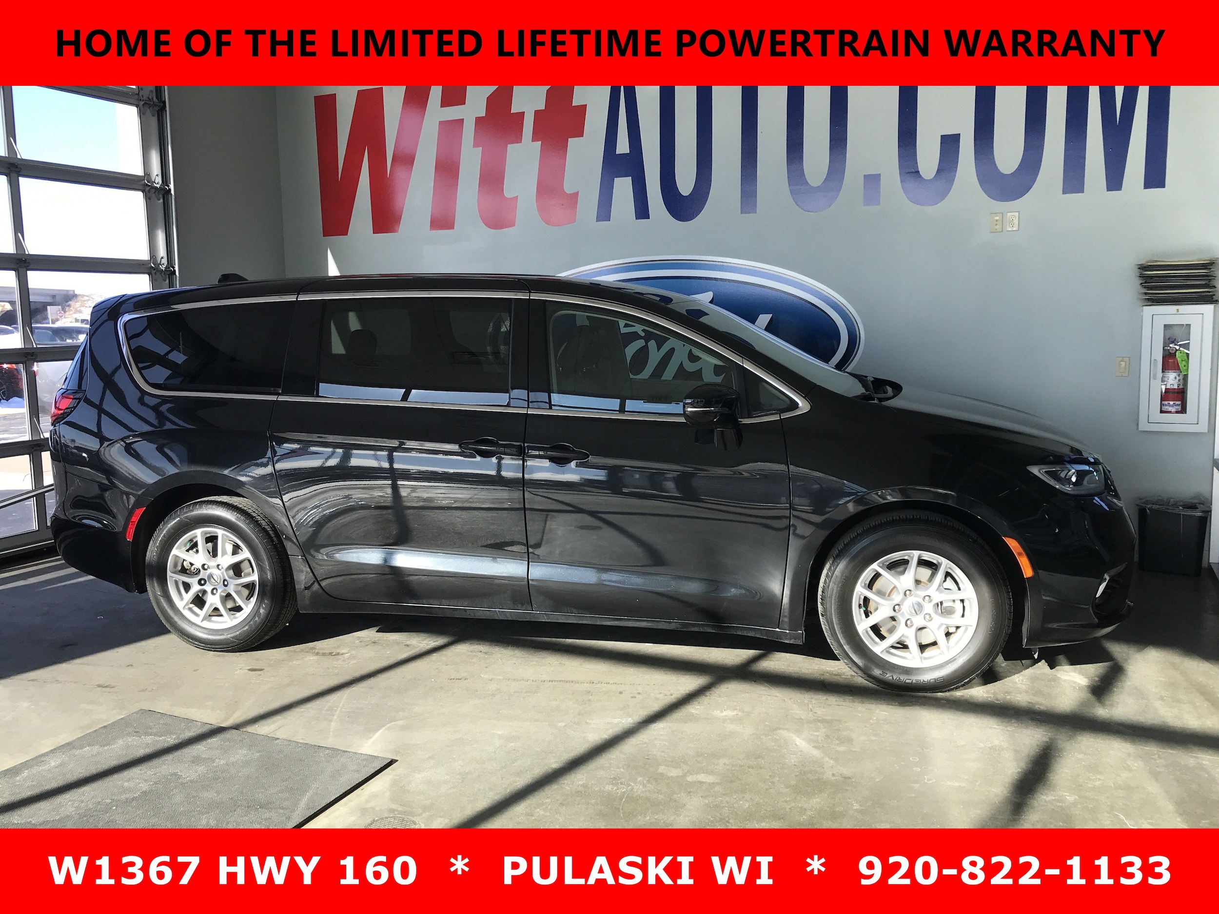 2024 Chrysler Pacifica Touring L's photo