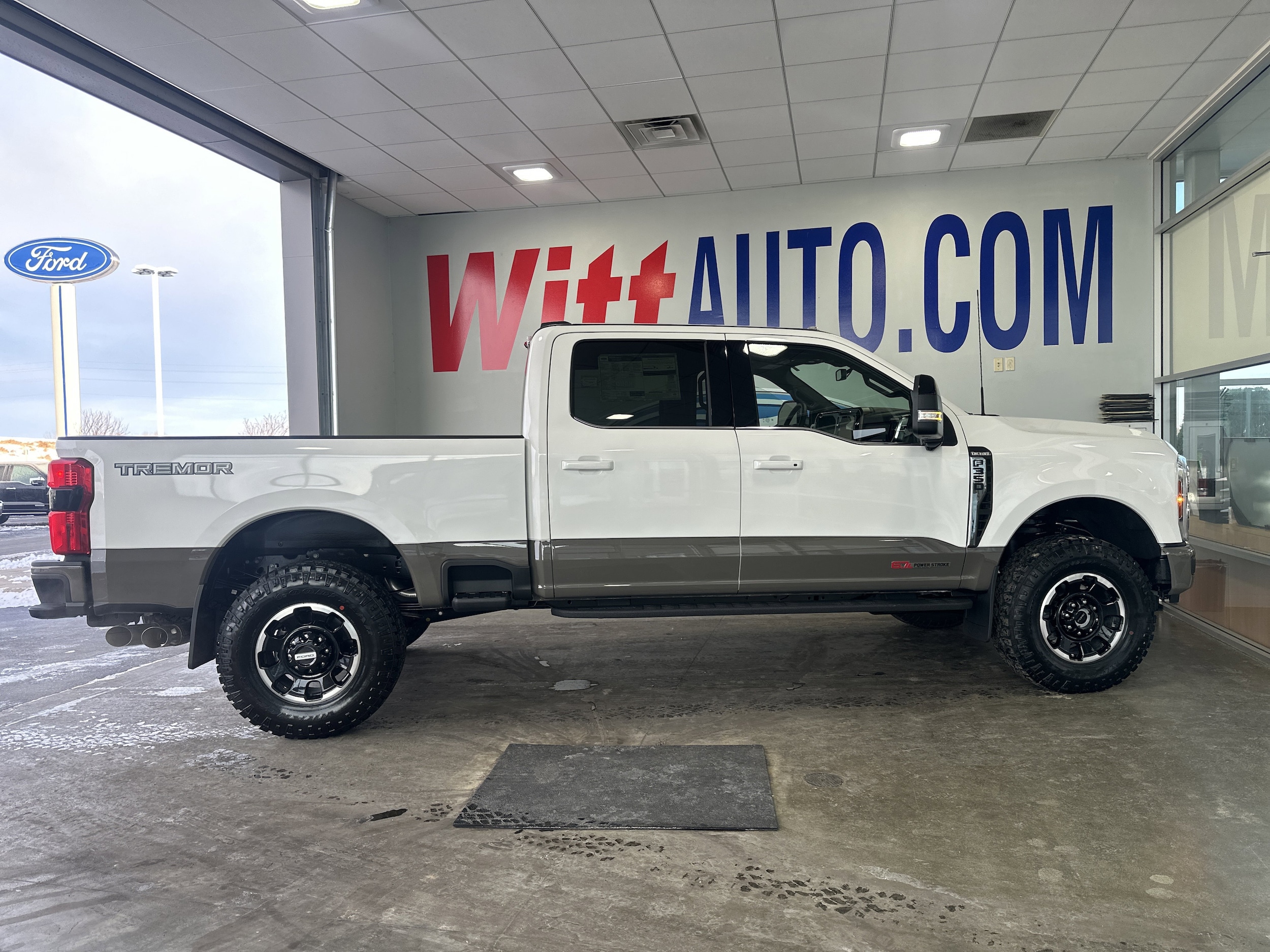 2026 Ford F-350 Super Duty King Ranch's photo