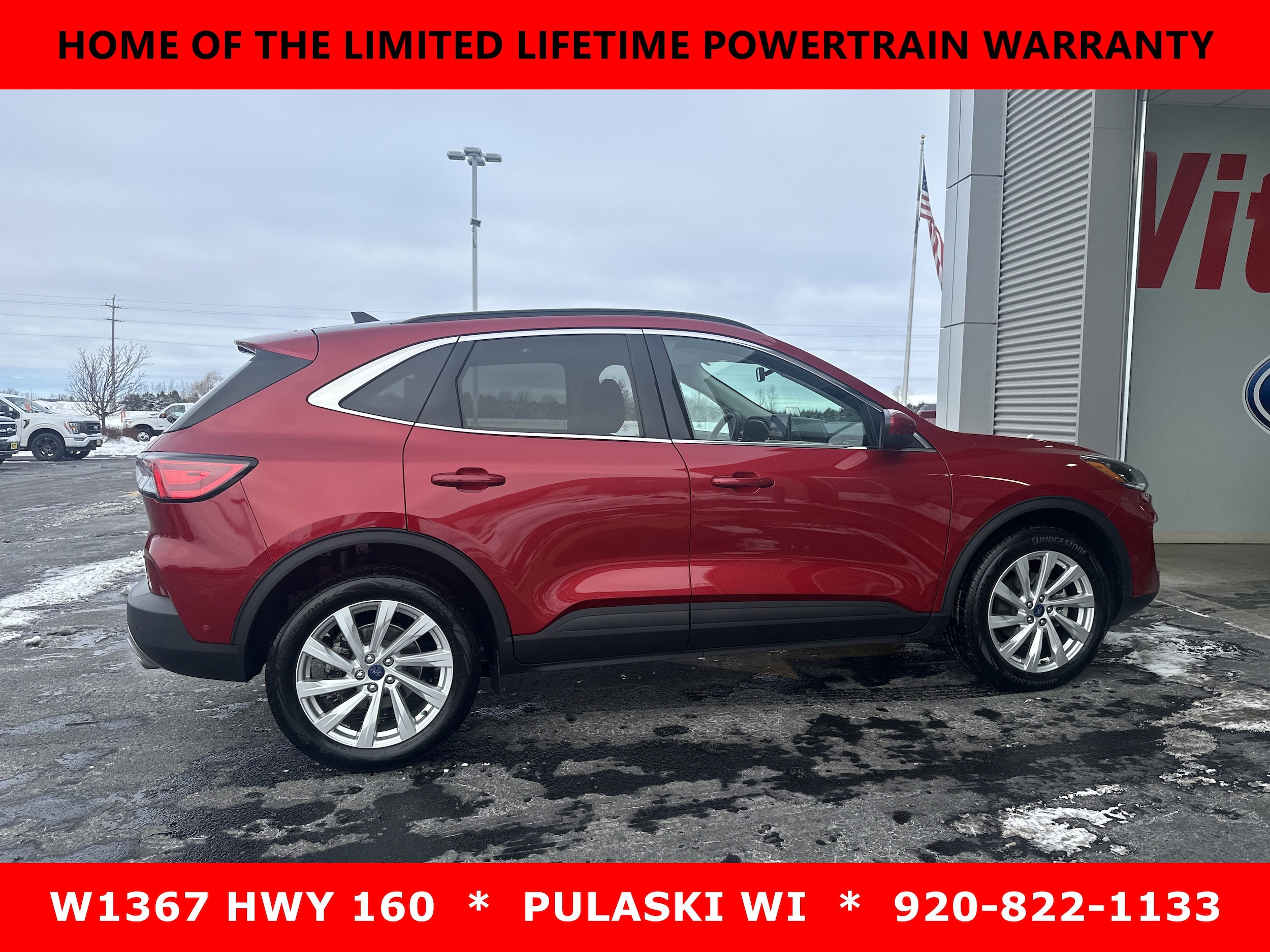 2022 Ford Escape Titanium's photo