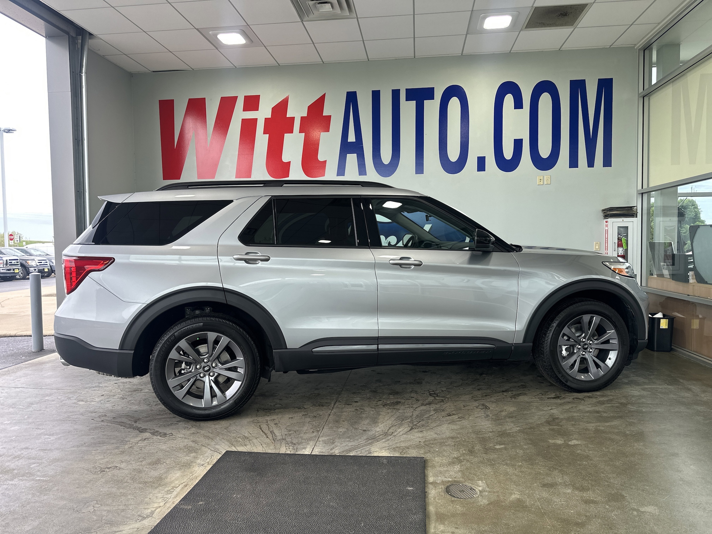 2023 Ford Explorer XLT 4WD's photo