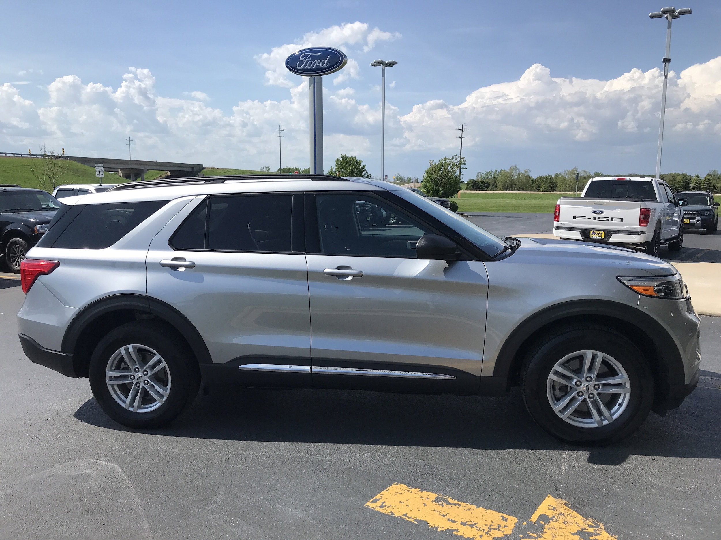2024 Ford Explorer XLT 4WD's photo