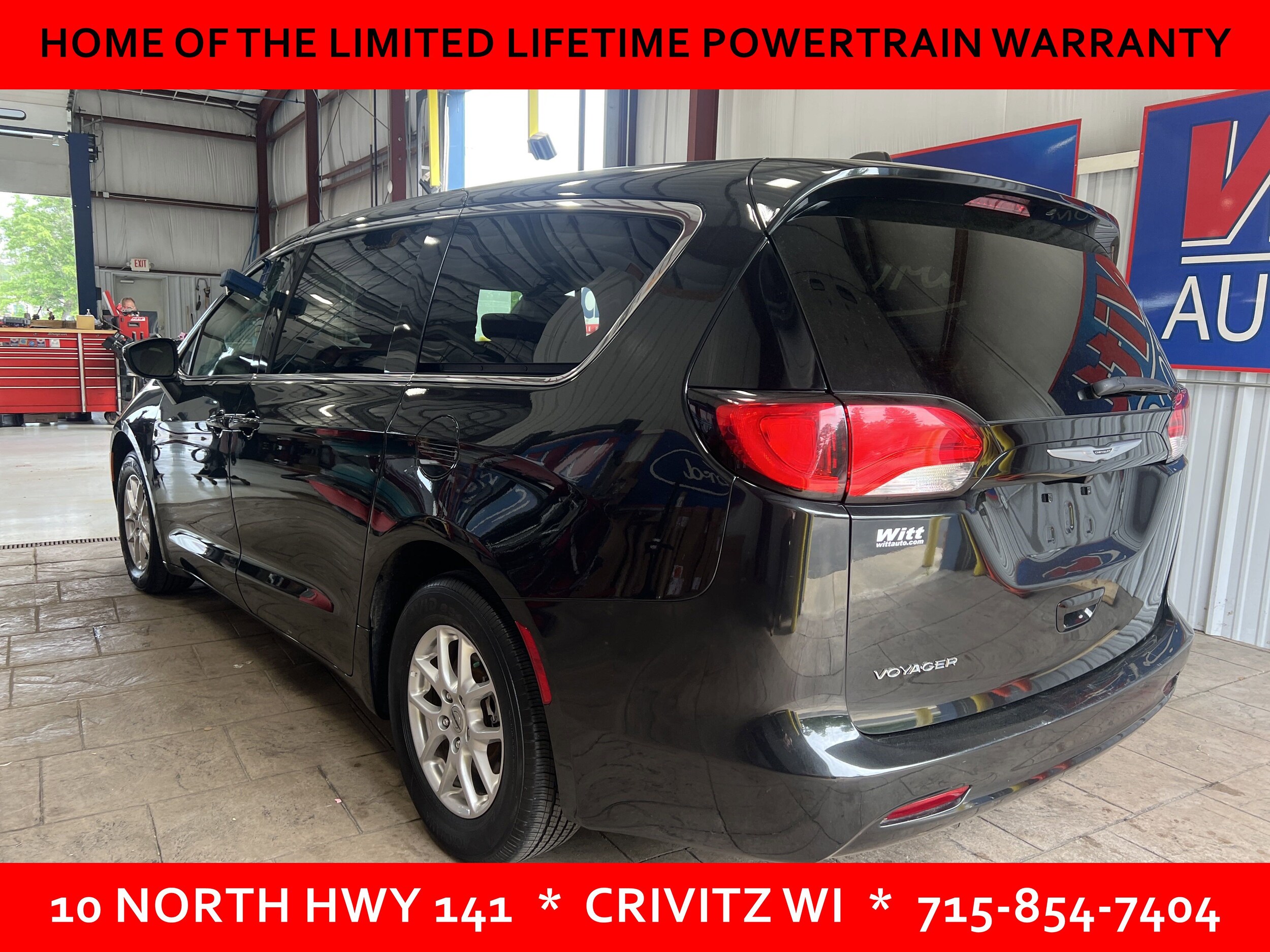 2023 Chrysler Voyager LX photo 3