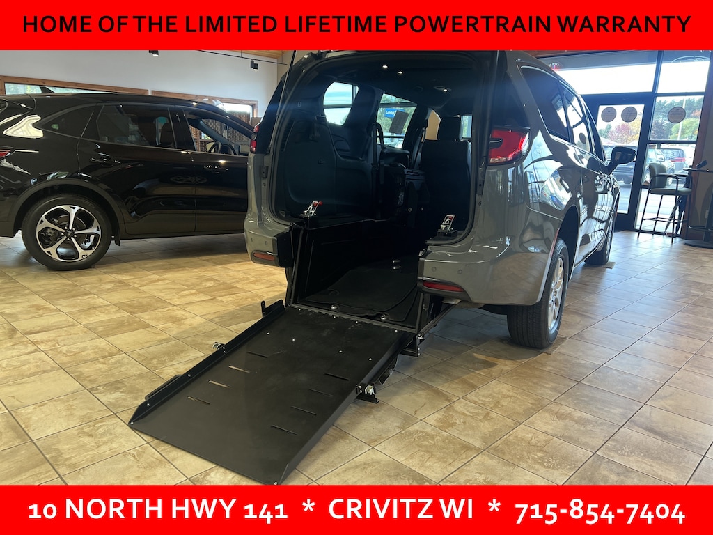 Used 2025 Chrysler Pacifica Select Mini-Van