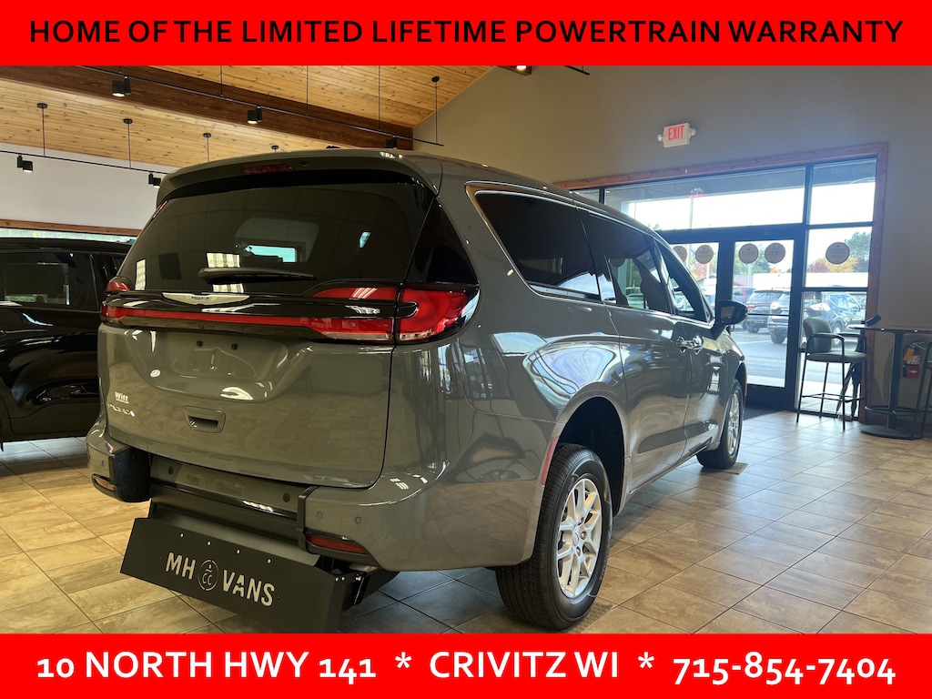 Used 2025 Chrysler Pacifica Select Mini-Van