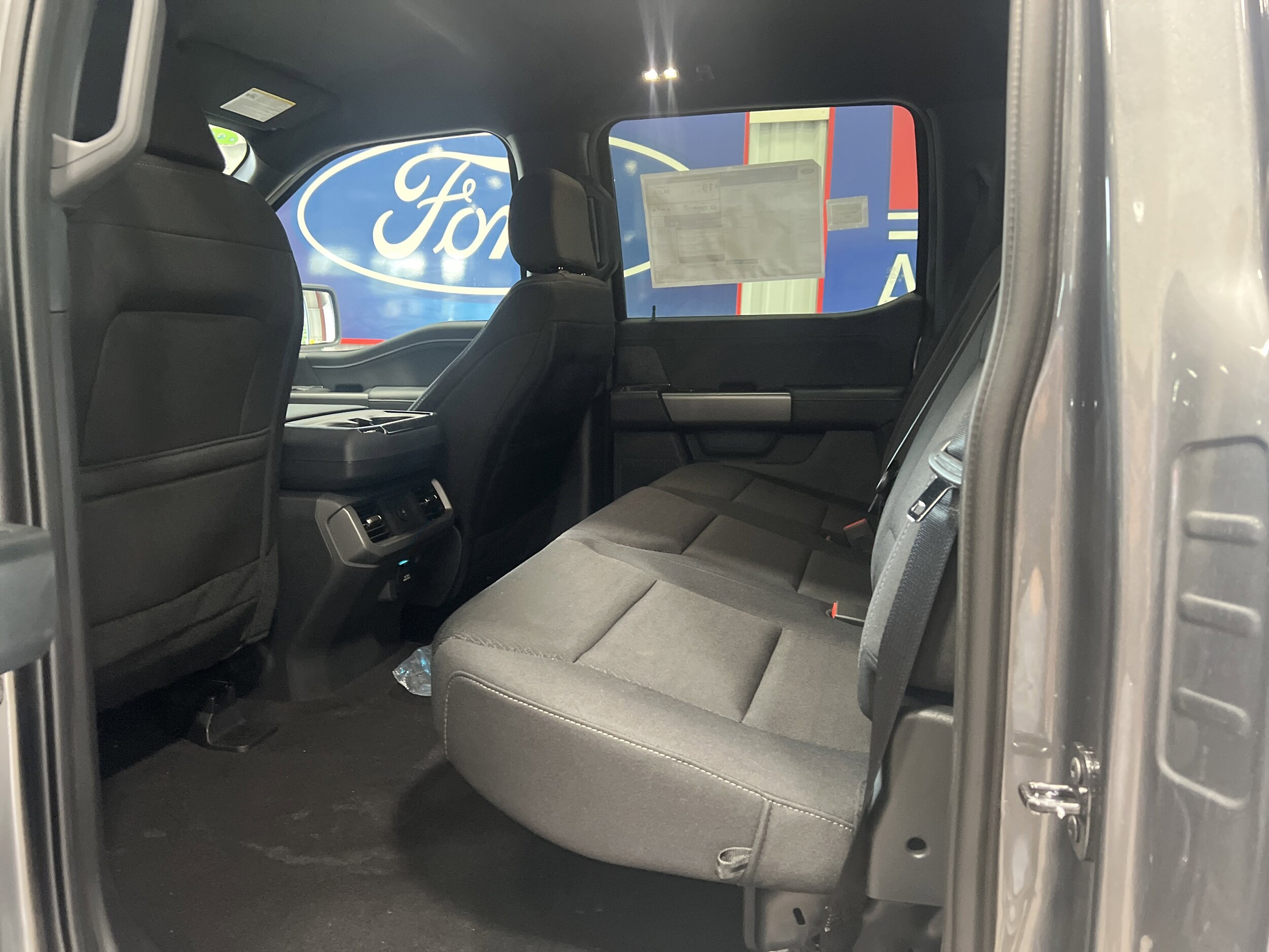 2025 Ford F-150 XLT photo 2