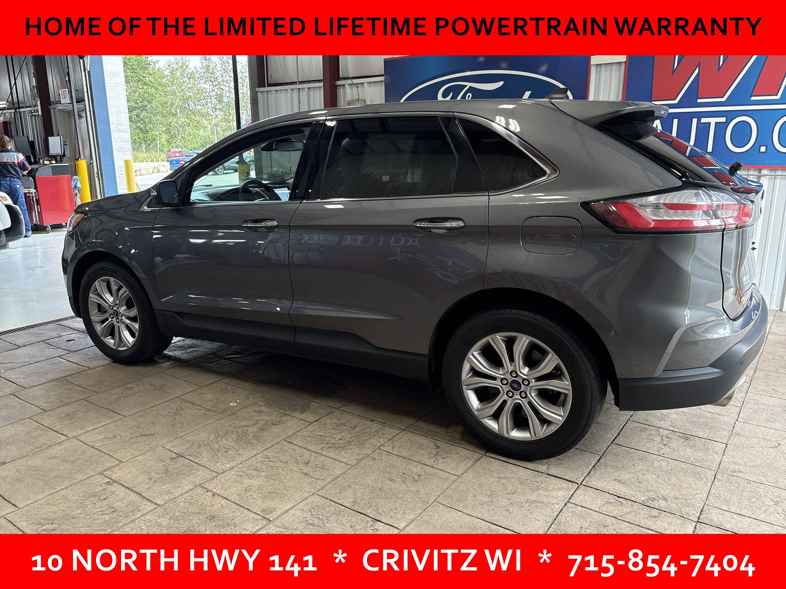 2022 Ford Edge Titanium photo 2