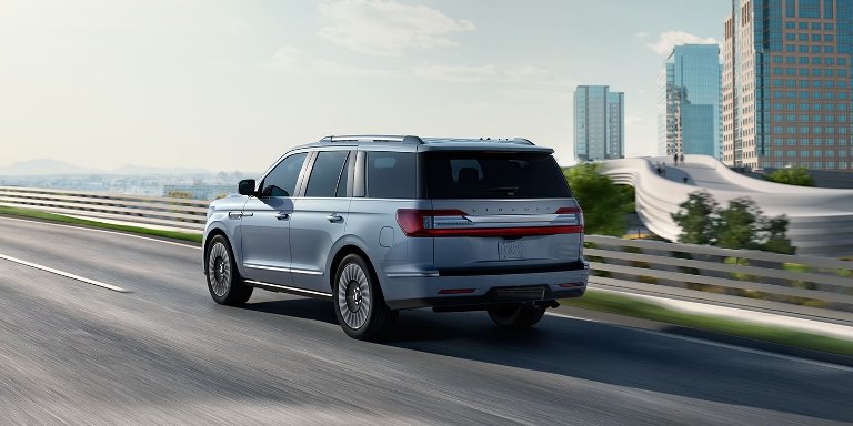 2018-Lincoln-Navigator-Driving.jpg