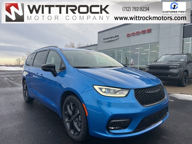 2026 Chrysler Pacifica Select's photo