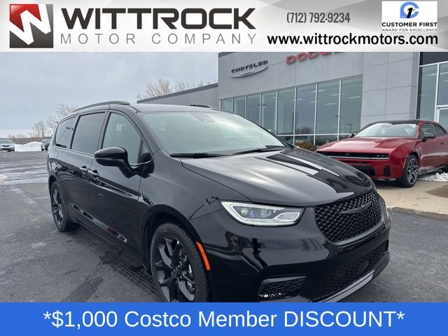 2026 Chrysler Pacifica Select's photo