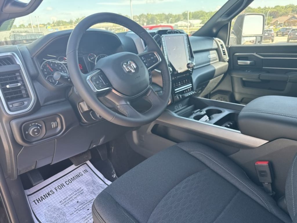 New 2026 Ram 2500 BIG HORN CREW CAB 4X4 6'4 BOX Pickup