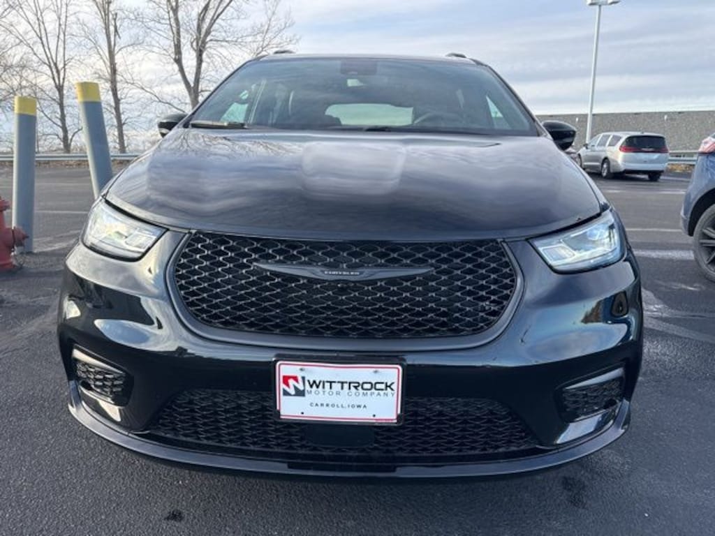 Used 2024 Chrysler Pacifica Touring L Van Passenger Van