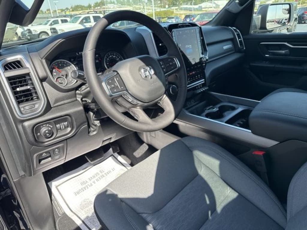 New 2026 Ram 1500 BIG HORN CREW CAB 4X4 5'7 BOX Pickup