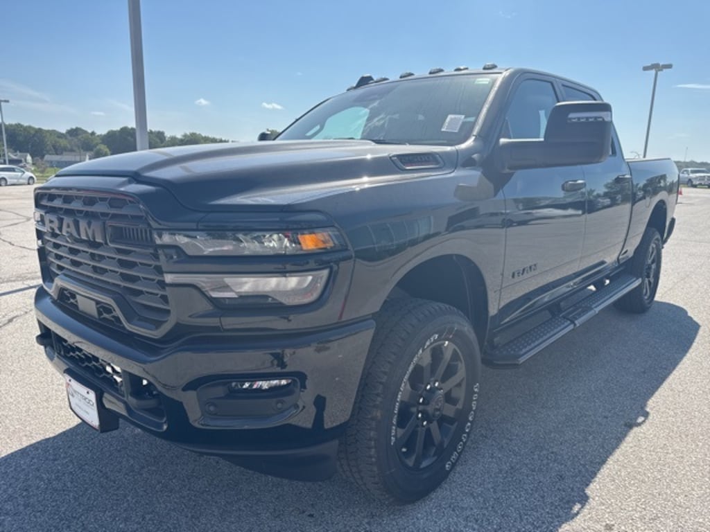 New 2026 Ram 2500 BIG HORN CREW CAB 4X4 6'4 BOX Pickup