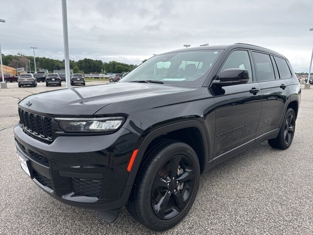 2023 Jeep Grand Cherokee Altitude photo 4