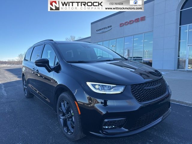 2026 Chrysler Pacifica Select AWD's photo