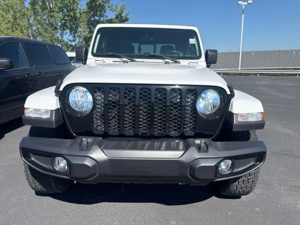 Used 2022 Jeep Gladiator Willys Truck Crew Cab