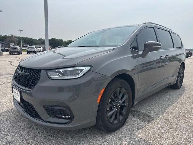 2022 Chrysler Pacifica Touring L photo 4