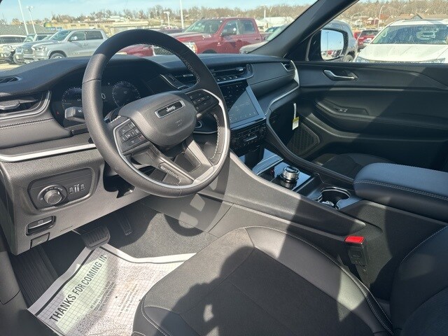 2025 Jeep Grand Cherokee Altitude X photo 2