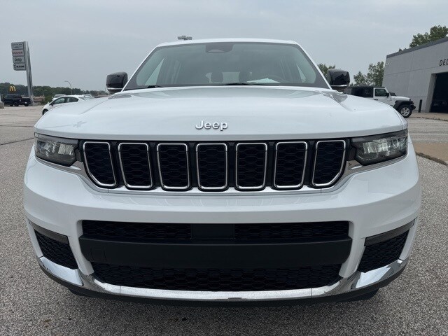 2022 Jeep Grand Cherokee Limited photo 2