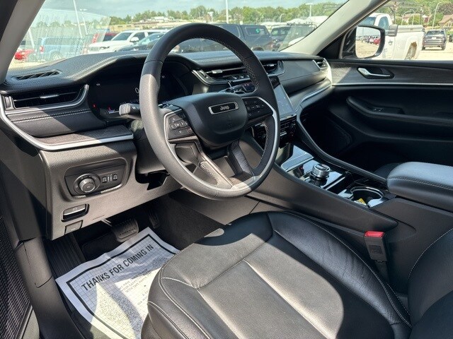 2023 Jeep Grand Cherokee Limited photo 2