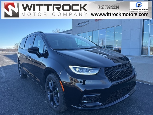 2026 Chrysler Pacifica Select's photo