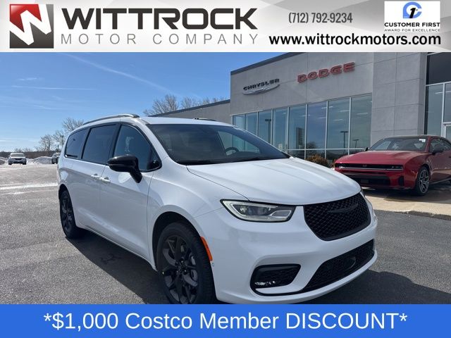 2026 Chrysler Pacifica Select AWD's photo